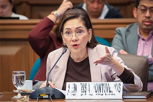 philippine online gambling transactions fell by up to 50% after e wallet ban, pagcor says