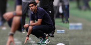 palmeiras e puma divulgam novo modelo de tênis casual com abel ferreira