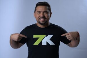 7k apresenta xand avião como novo embaixador