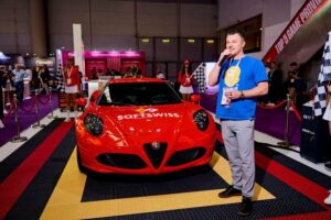 softswiss entrega alfa romeo 4c montado ao vivo durante a sigma central europe 2025