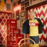 técnico ancelotti participa de campanha da brahma durante o carnaval