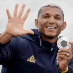 flamengo alega falta de estrutura de base e demite campeão olímpico isaquias queiroz