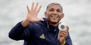 flamengo alega falta de estrutura de base e demite campeão olímpico isaquias queiroz