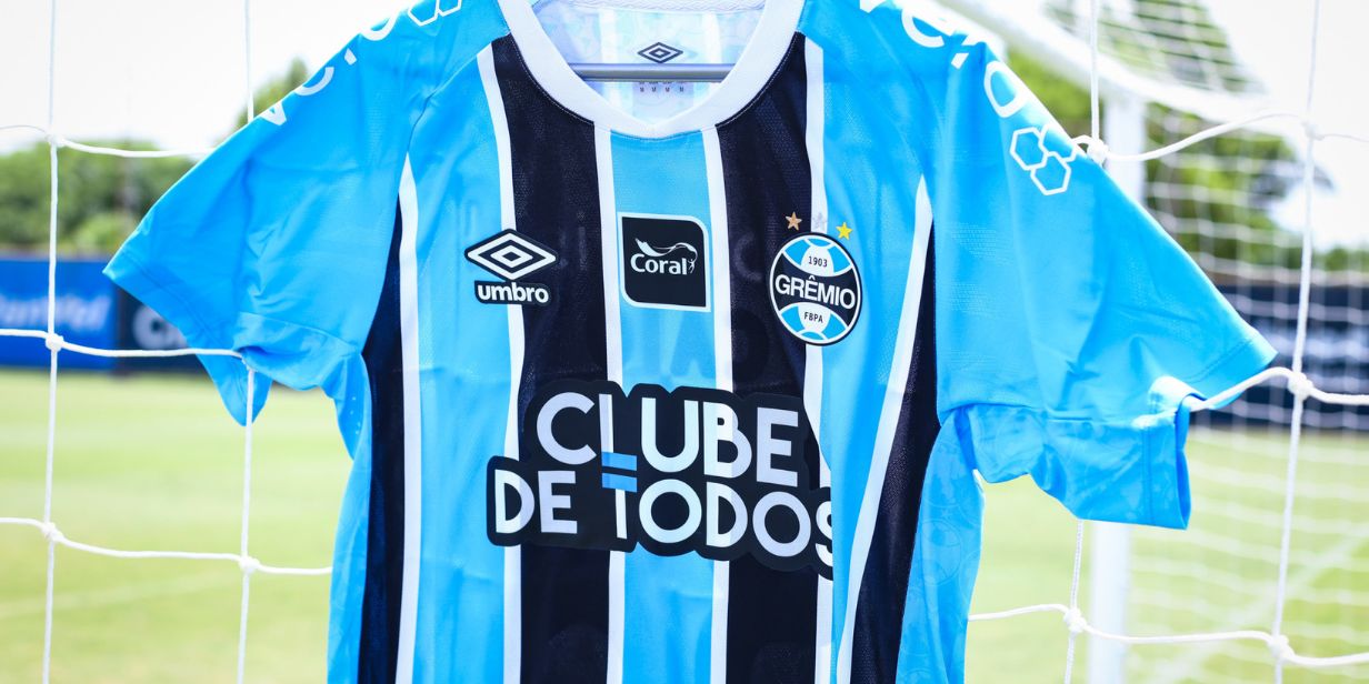 grêmio renova parceria com tintas coral no escudeto do uniforme