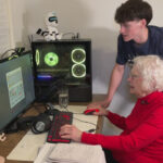 Abuela de 81 años juega Minecraft para pagar la terapia contra el cáncer de su nieto