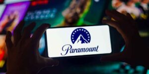 paramount deve adquirir warner bros. discovery após desistência da netflix