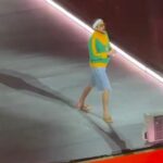 após despertar latinidade nos brasileiros, bad bunny põe athleta em evidência com camisa retrô da seleção