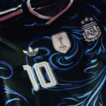 adidas lança uniformes reservas de seleções para copa do mundo de 2026 com logotipo trefoil