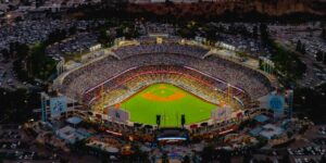 los angeles dodgers fecha acordo com uniqlo para patrocínio de campo