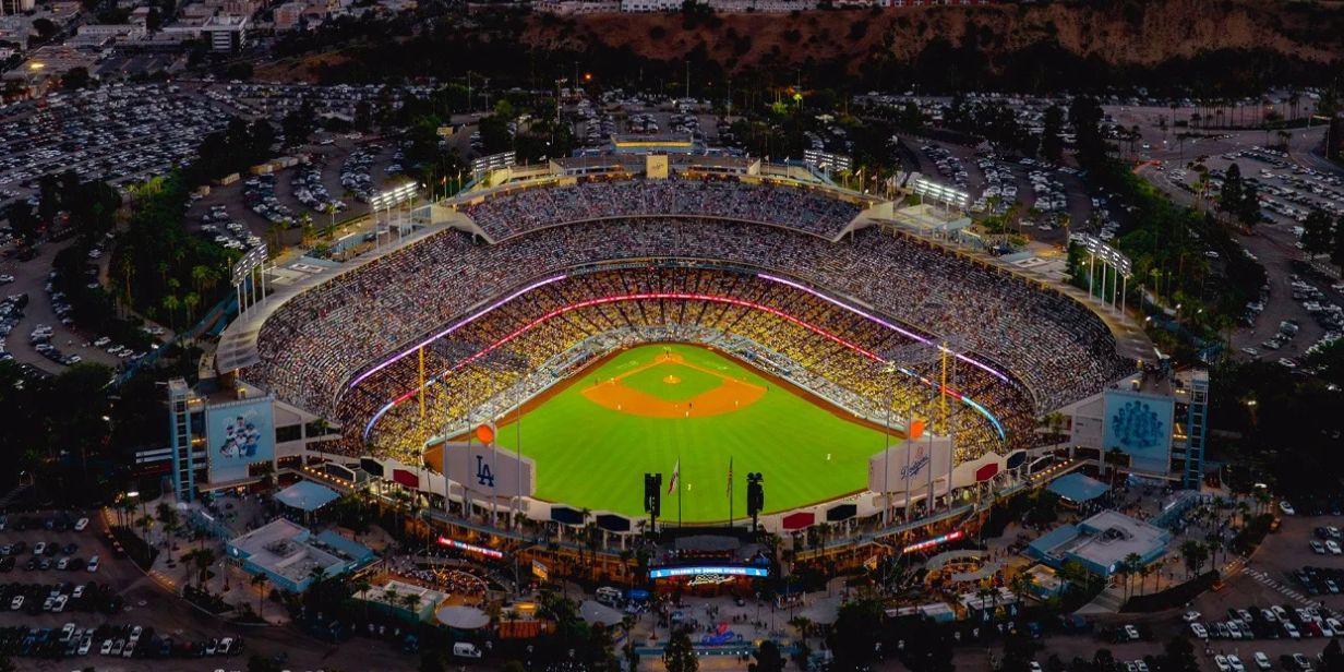 los angeles dodgers fecha acordo com uniqlo para patrocínio de campo