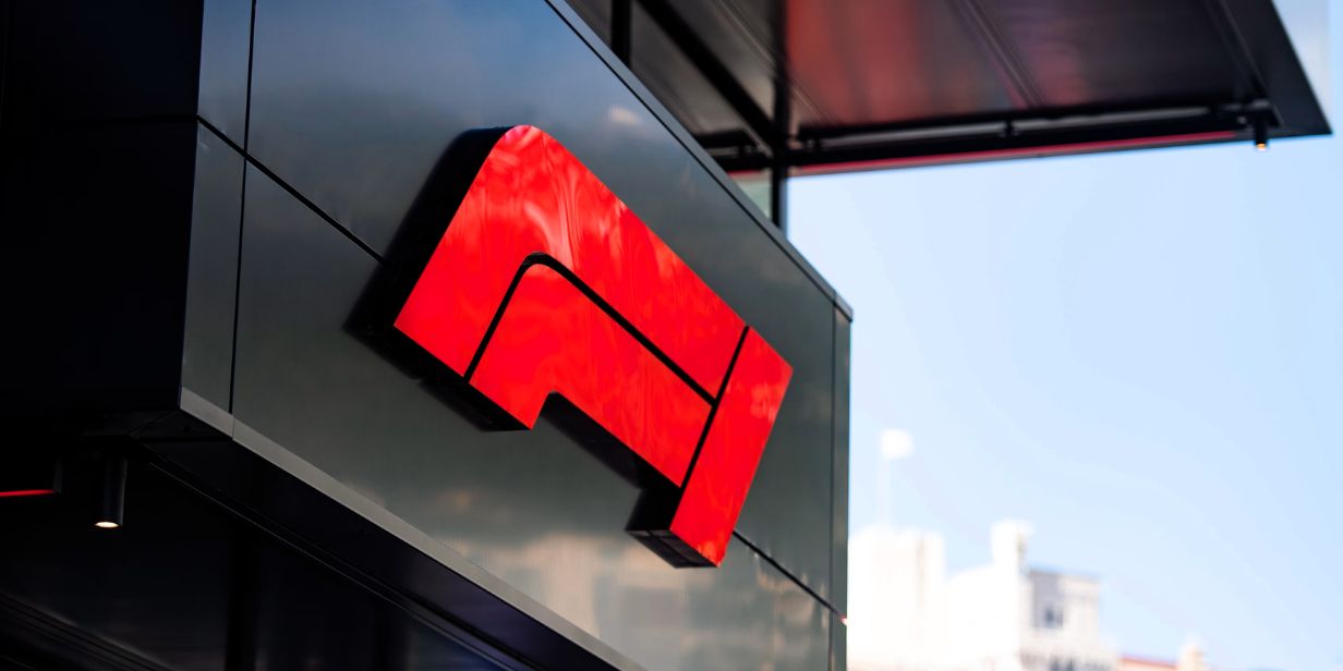 fórmula 1 suspende grandes prêmios de bahrein e arábia saudita por conflitos no oriente médio