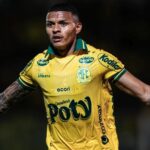 athleta avança no futebol para reforçar legado histórico e busca impulsionar linha de roupas casuais