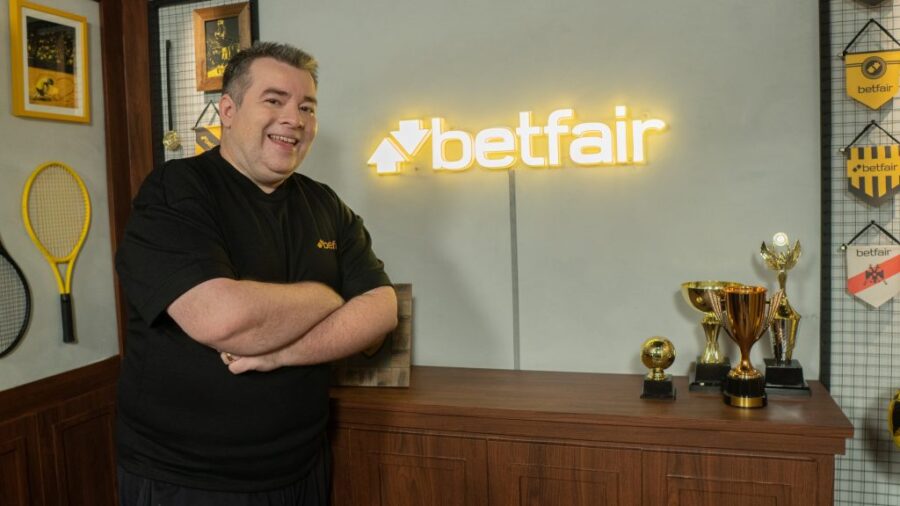 betfair anuncia mauro beting e rômulo mendonça como embaixadores da marca