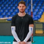 bruninho lança joelheiras e protetores de braço para vôlei em colaboração com n1 sport