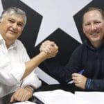 tribunal arbitral afasta john textor da gestão da saf, e botafogo aprofunda crise