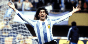 a evolução das camisas das seleções campeãs mundiais ao longo das copas do mundo: argentina