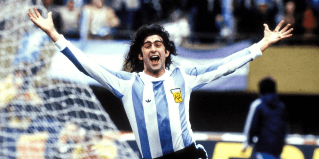 a evolução das camisas das seleções campeãs mundiais ao longo das copas do mundo: argentina