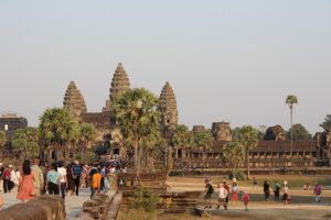 former cambodian pm urges action against officials linked to illegal gambling and online scams