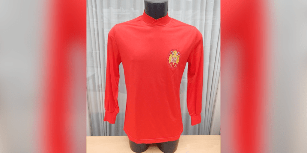 a evolução das camisas das seleções campeãs mundiais ao longo das copas do mundo: espanha