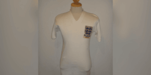 a evolução das camisas das seleções campeãs mundiais ao longo das copas do mundo: inglaterra